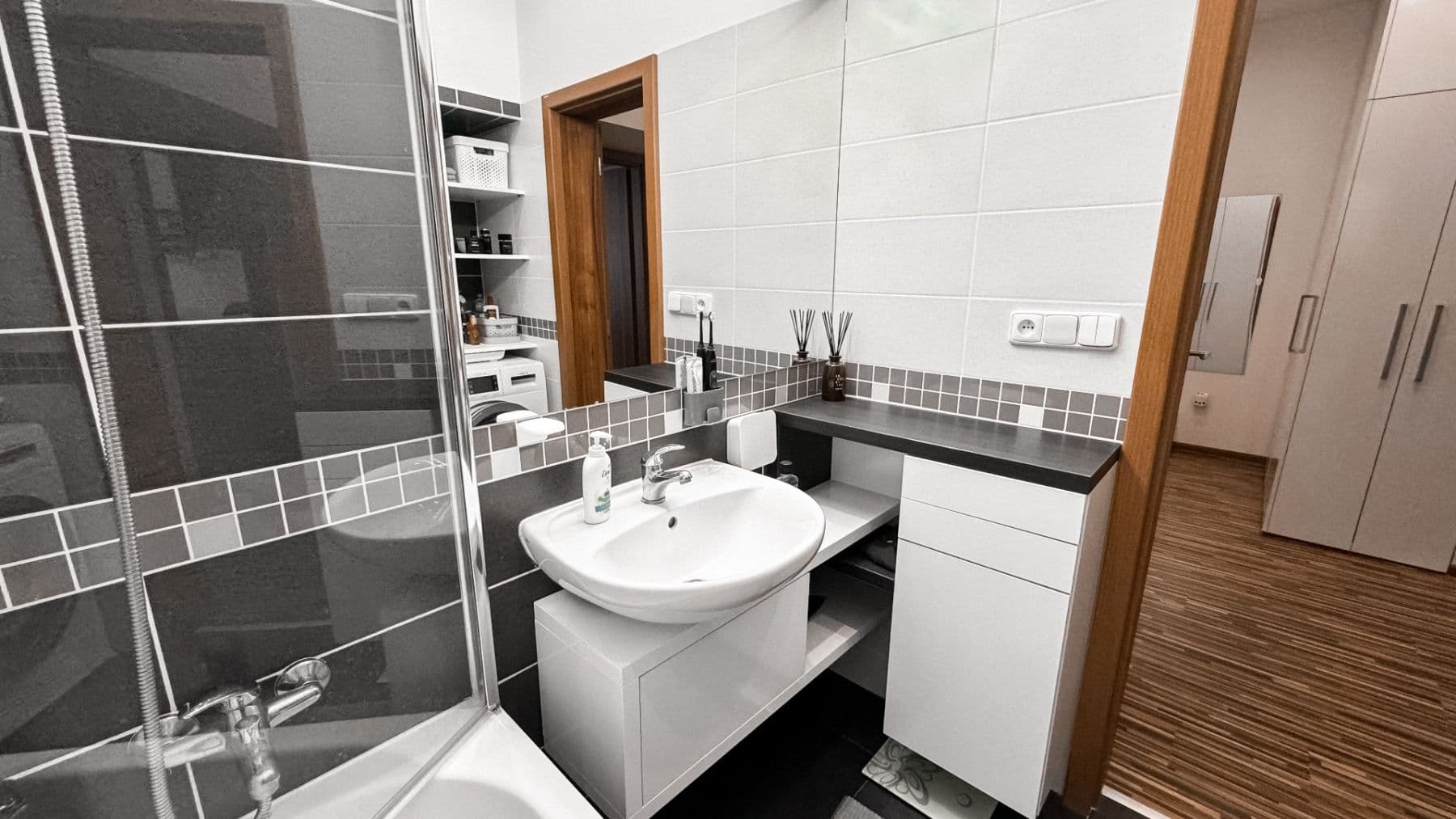 1 bedroom with open-plan kitchen flat to rent, 54 m², Holandská, Prague, Prague 1 bedroom with open-plan kitchen flat to rent, 54 m², Holandská, Prague, Prague