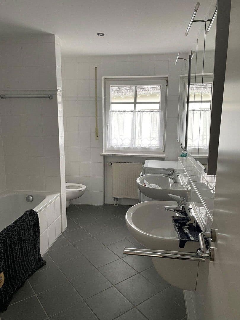 4 bedroom flat to rent, 121 m², Unterhaching, Bavaria 4 bedroom flat to rent, 121 m², Unterhaching, Bavaria