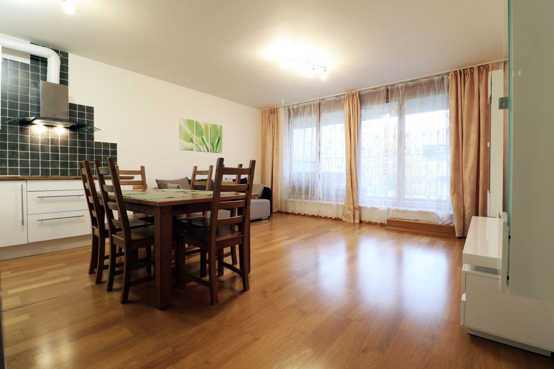 3 bedroom with open-plan kitchen flat to rent, 92 m², Dismanova, Prague, Prague 3 bedroom with open-plan kitchen flat to rent, 92 m², Dismanova, Prague, Prague