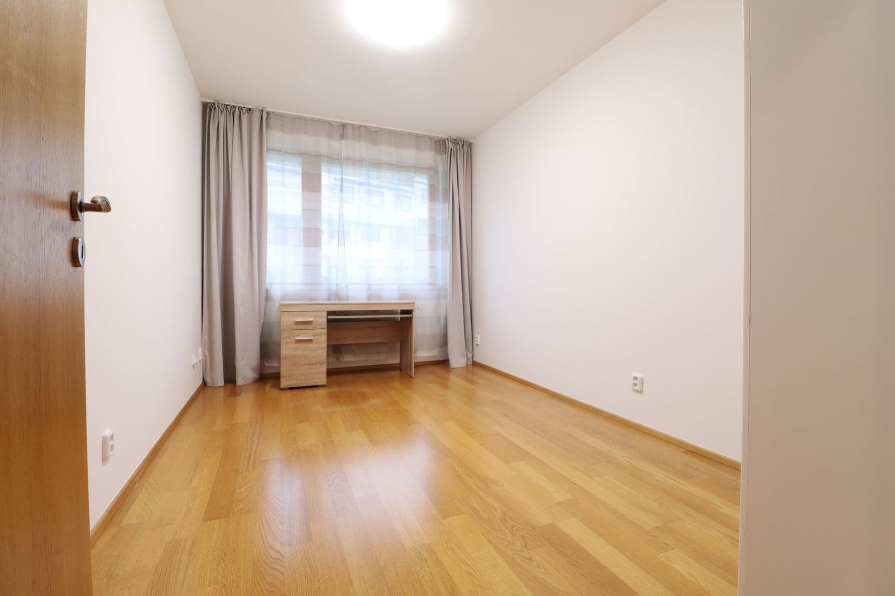 3 bedroom with open-plan kitchen flat to rent, 92 m², Dismanova, Prague, Prague 3 bedroom with open-plan kitchen flat to rent, 92 m², Dismanova, Prague, Prague