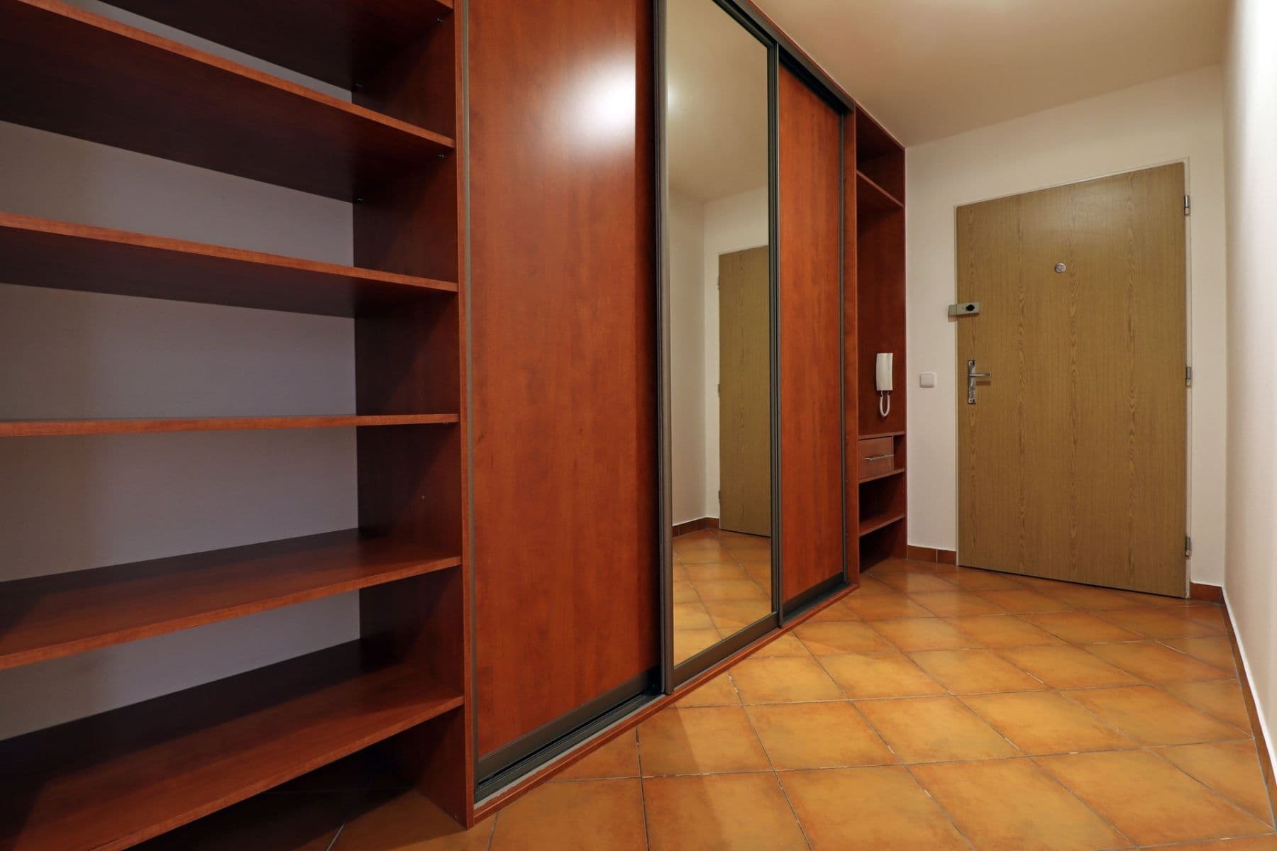 3 bedroom with open-plan kitchen flat to rent, 92 m², Dismanova, Prague, Prague 3 bedroom with open-plan kitchen flat to rent, 92 m², Dismanova, Prague, Prague