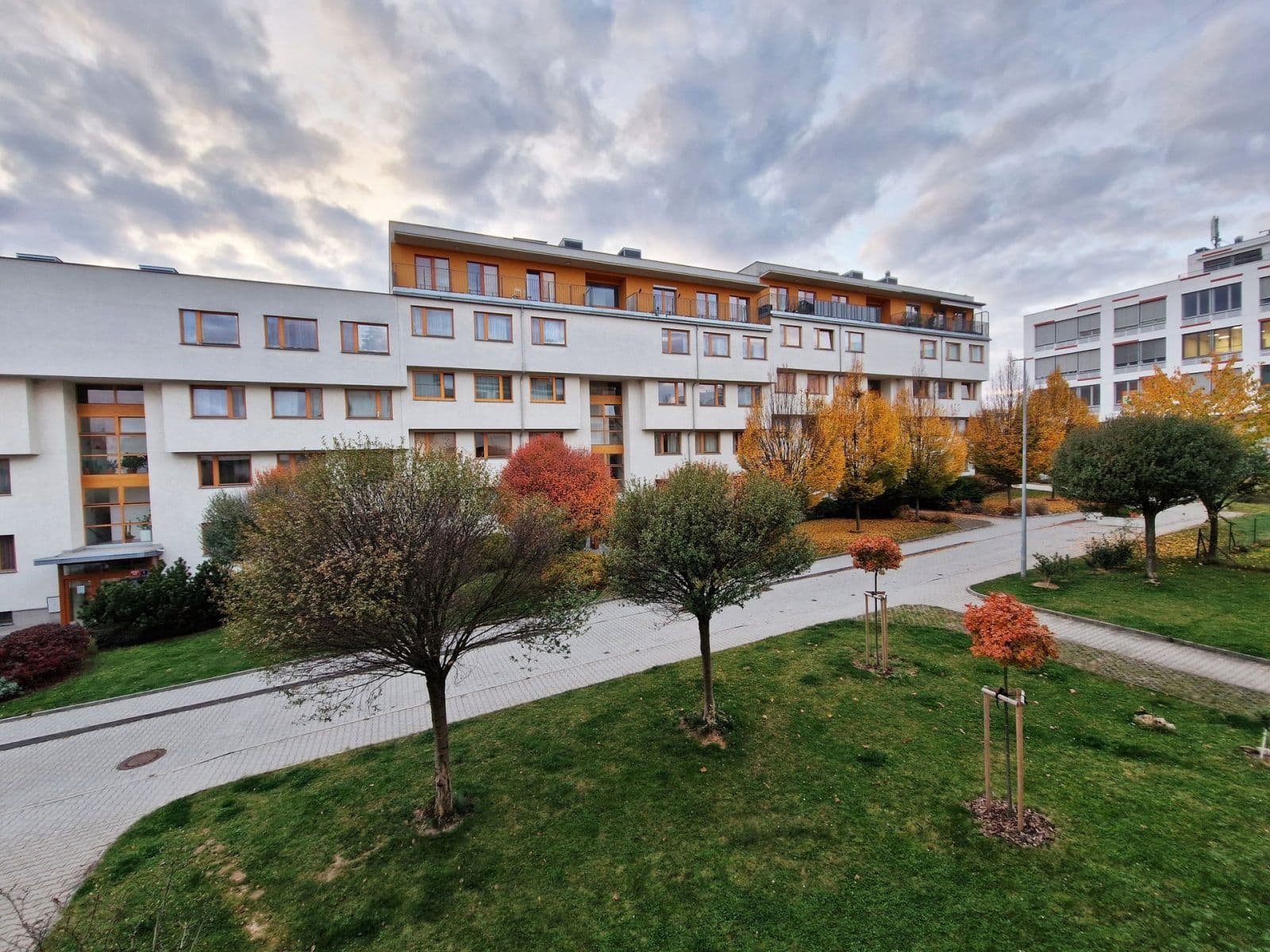 3 bedroom with open-plan kitchen flat to rent, 92 m², Dismanova, Prague, Prague 3 bedroom with open-plan kitchen flat to rent, 92 m², Dismanova, Prague, Prague