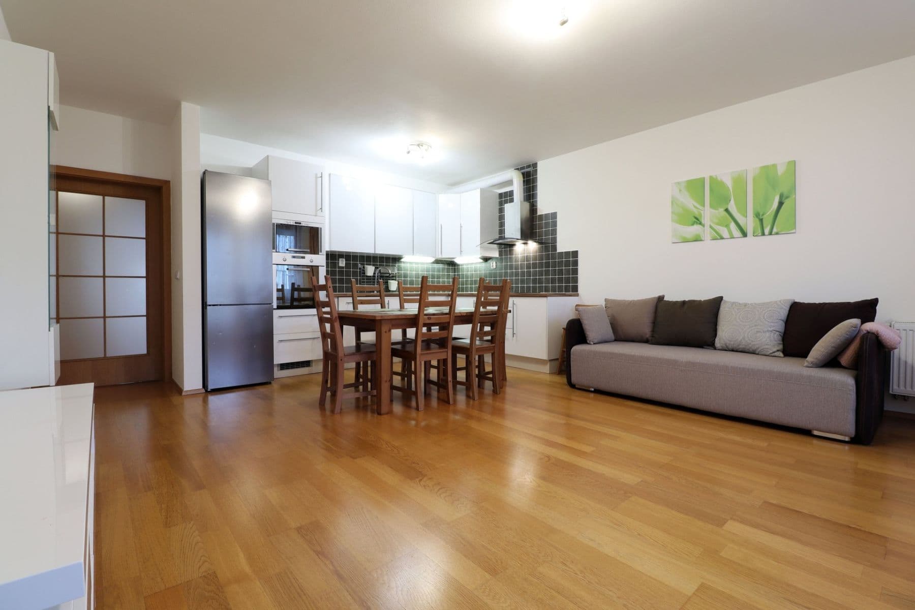 3 bedroom with open-plan kitchen flat to rent, 92 m², Dismanova, Prague, Prague 3 bedroom with open-plan kitchen flat to rent, 92 m², Dismanova, Prague, Prague