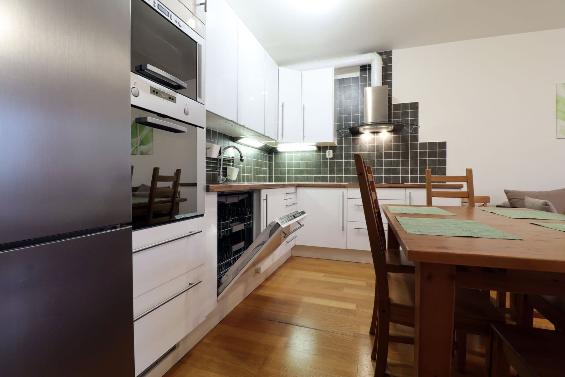 3 bedroom with open-plan kitchen flat to rent, 92 m², Dismanova, Prague, Prague 3 bedroom with open-plan kitchen flat to rent, 92 m², Dismanova, Prague, Prague