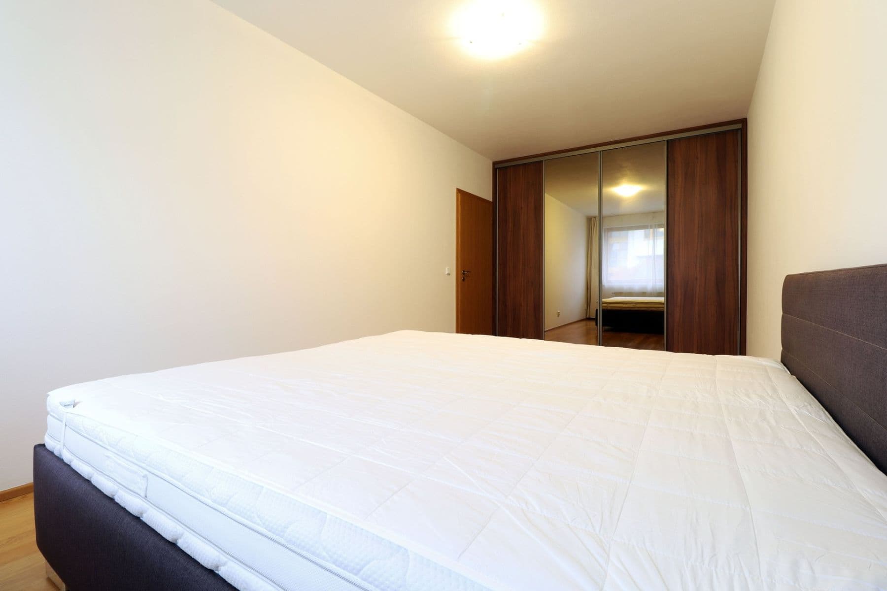 3 bedroom with open-plan kitchen flat to rent, 92 m², Dismanova, Prague, Prague 3 bedroom with open-plan kitchen flat to rent, 92 m², Dismanova, Prague, Prague