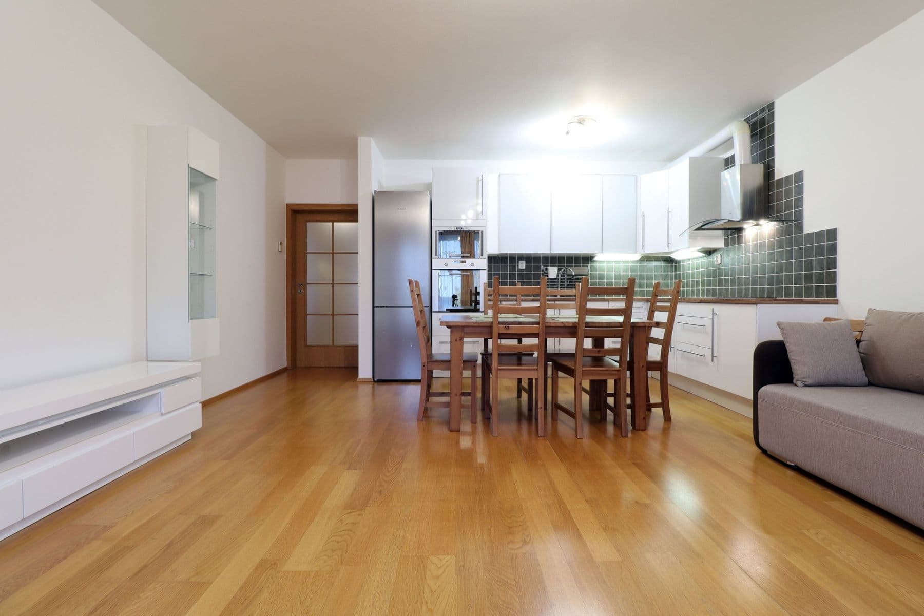 3 bedroom with open-plan kitchen flat to rent, 92 m², Dismanova, Prague, Prague 3 bedroom with open-plan kitchen flat to rent, 92 m², Dismanova, Prague, Prague