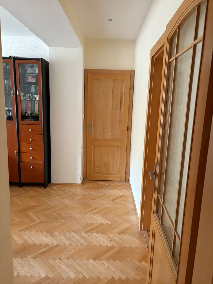 4 bedroom flat to rent, 90 m², Plojharova, Prague, Prague 4 bedroom flat to rent, 90 m², Plojharova, Prague, Prague