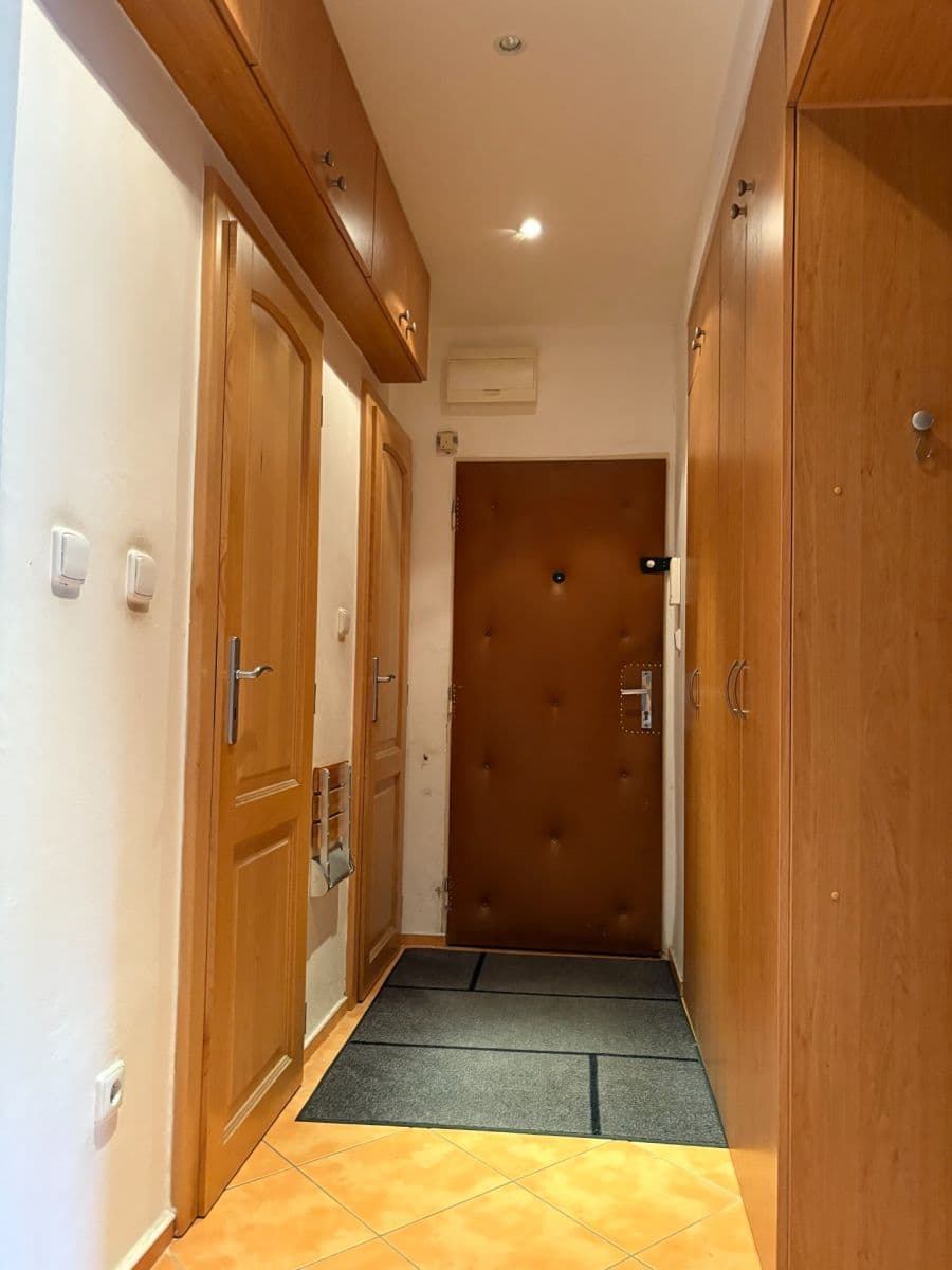 4 bedroom flat to rent, 90 m², Plojharova, Prague, Prague 4 bedroom flat to rent, 90 m², Plojharova, Prague, Prague