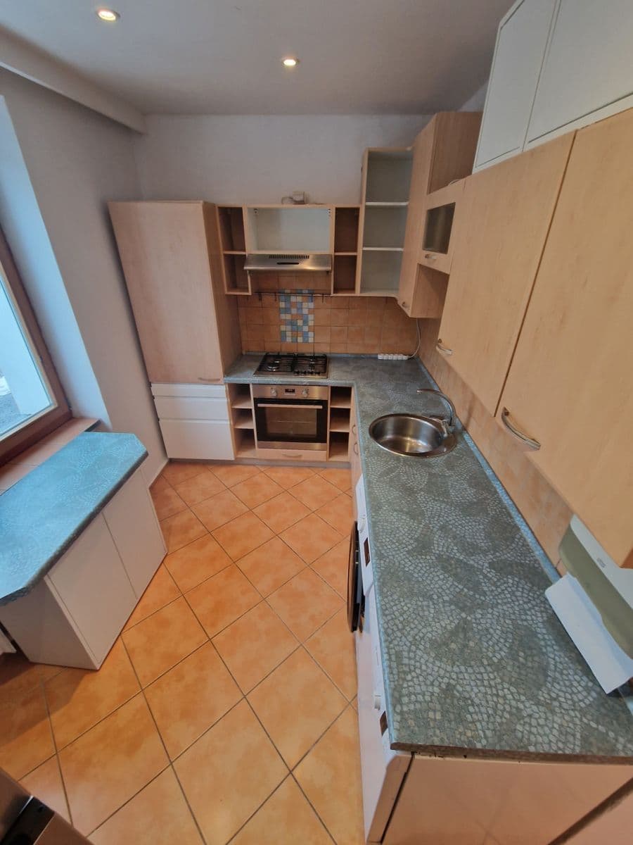 4 bedroom flat to rent, 90 m², Plojharova, Prague, Prague 4 bedroom flat to rent, 90 m², Plojharova, Prague, Prague