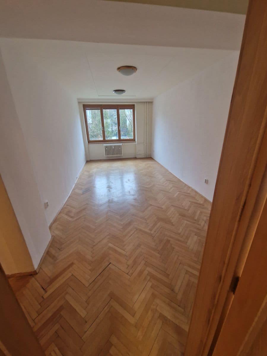 4 bedroom flat to rent, 90 m², Plojharova, Prague, Prague 4 bedroom flat to rent, 90 m², Plojharova, Prague, Prague