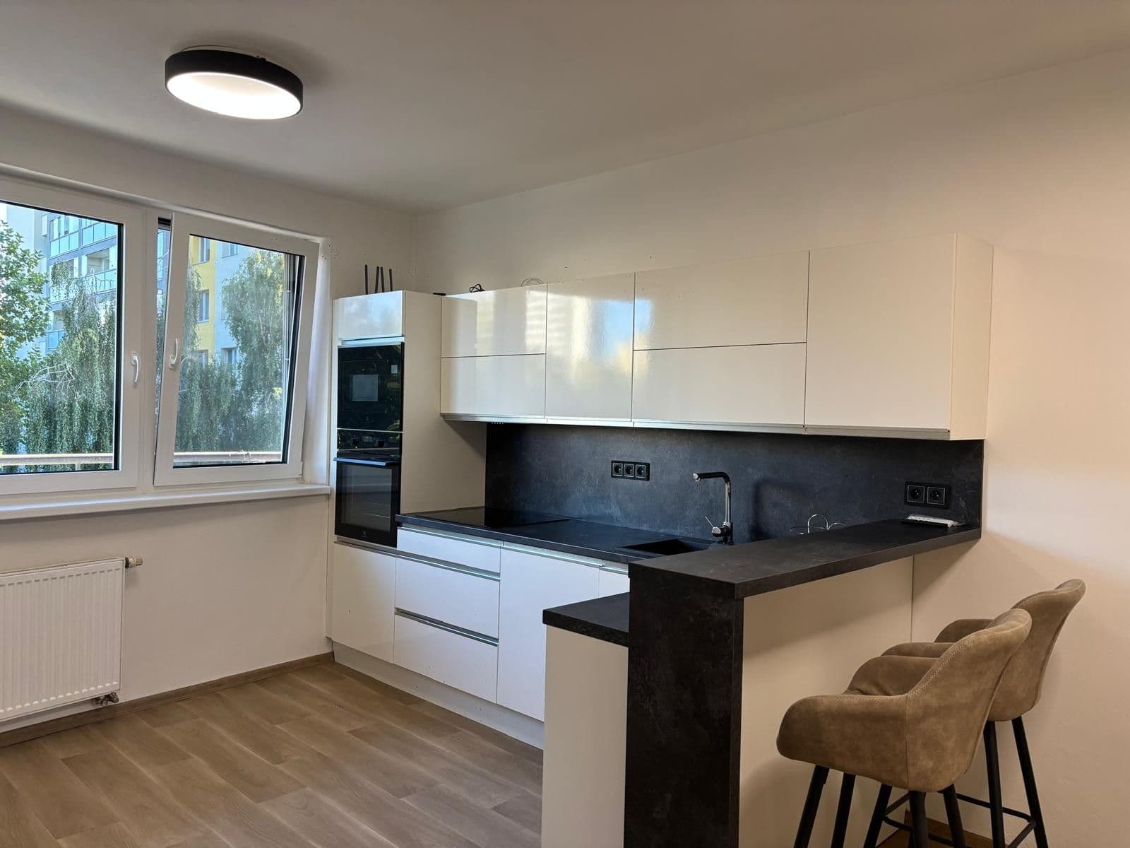 Studio flat to rent, 36 m², nábřeží Závodu míru, Pardubice, Pardubický Region Studio flat to rent, 36 m², nábřeží Závodu míru, Pardubice, Pardubický Region