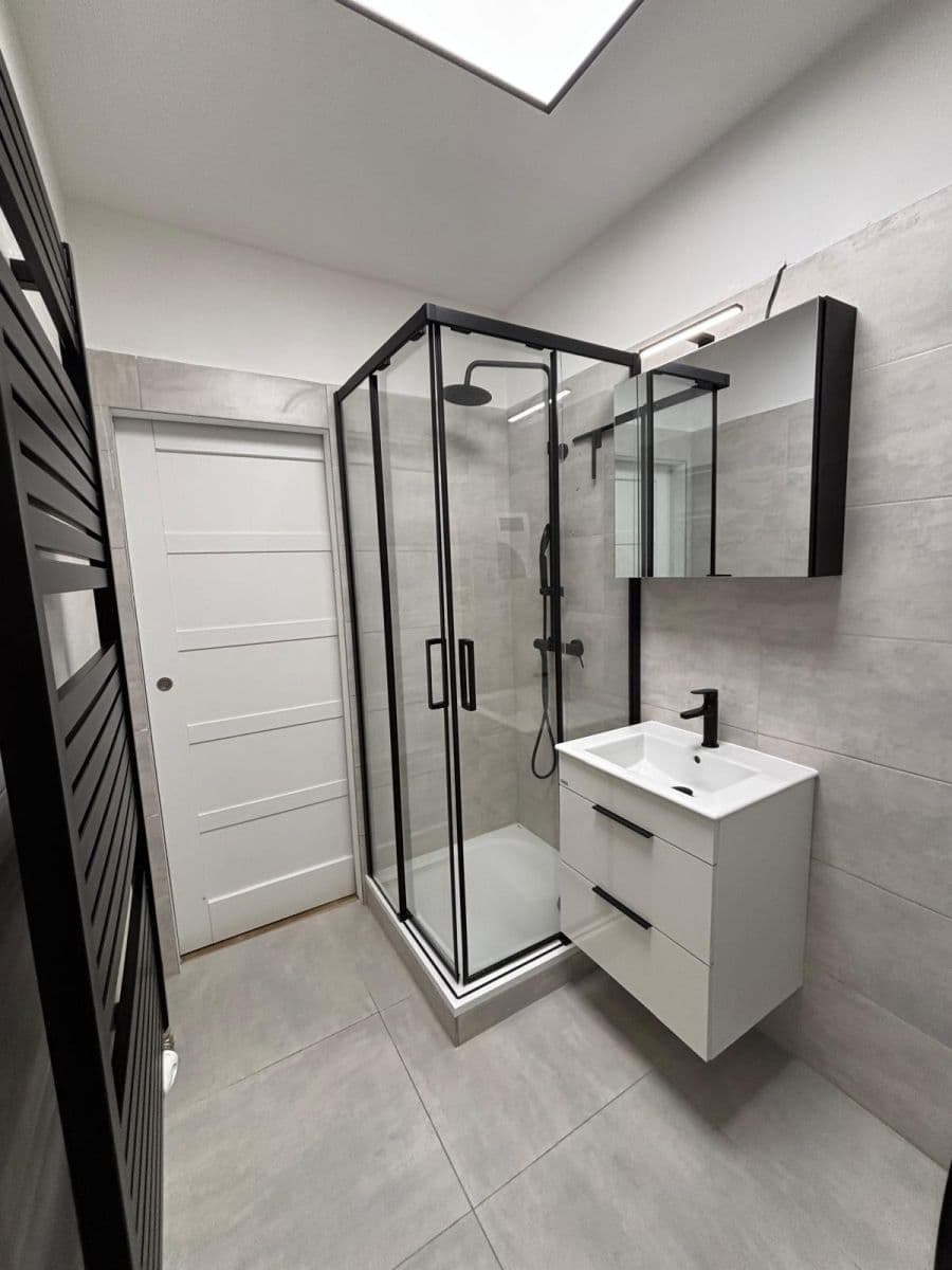 Studio flat to rent, 36 m², nábřeží Závodu míru, Pardubice, Pardubický Region Studio flat to rent, 36 m², nábřeží Závodu míru, Pardubice, Pardubický Region