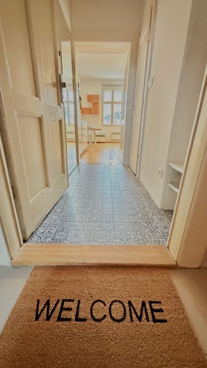 Studio flat to rent, 27 m², Gabčíkova, Prague, Prague Studio flat to rent, 27 m², Gabčíkova, Prague, Prague