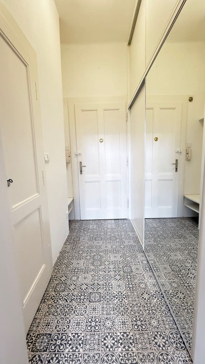 Studio flat to rent, 27 m², Gabčíkova, Prague, Prague Studio flat to rent, 27 m², Gabčíkova, Prague, Prague