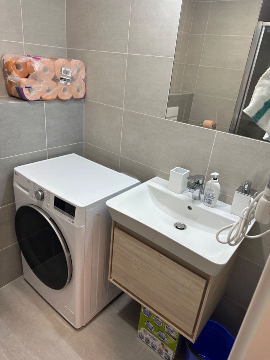 Studio flat to rent, 20 m², Plzeňská, Prague, Prague Studio flat to rent, 20 m², Plzeňská, Prague, Prague