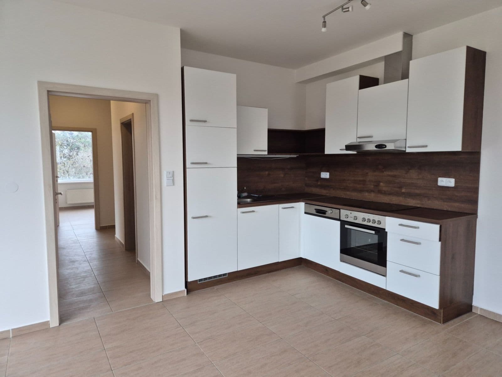 2 bedroom with open-plan kitchen flat to rent, 107 m², Premonstrátů, Chýně, Středočeský Region 2 bedroom with open-plan kitchen flat to rent, 107 m², Premonstrátů, Chýně, Středočeský Region