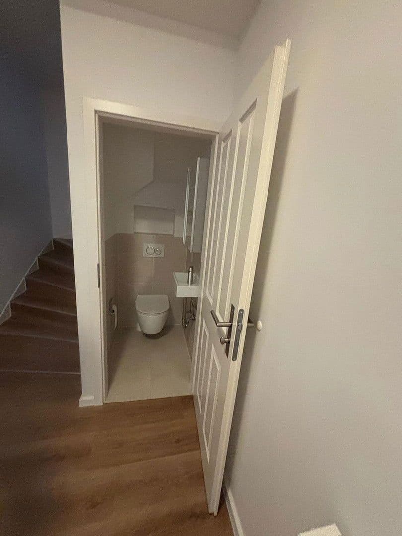 1 bedroom with open-plan kitchen flat to rent, 81 m², Niederwaldstraße, Wiesbaden, Hesse 1 bedroom with open-plan kitchen flat to rent, 81 m², Niederwaldstraße, Wiesbaden, Hesse