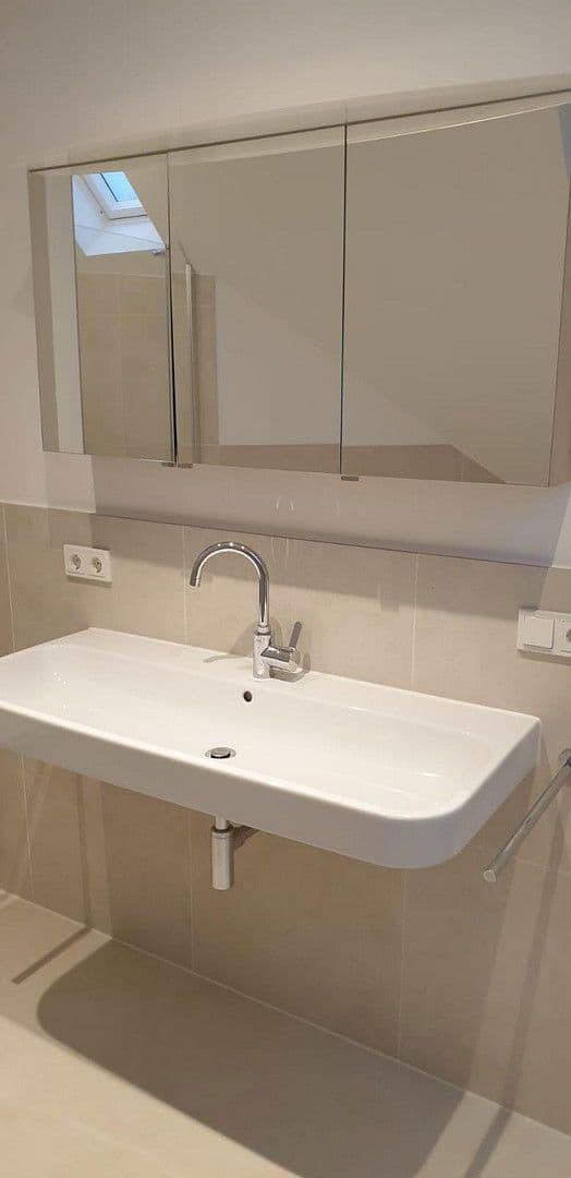 1 bedroom with open-plan kitchen flat to rent, 81 m², Niederwaldstraße, Wiesbaden, Hesse 1 bedroom with open-plan kitchen flat to rent, 81 m², Niederwaldstraße, Wiesbaden, Hesse