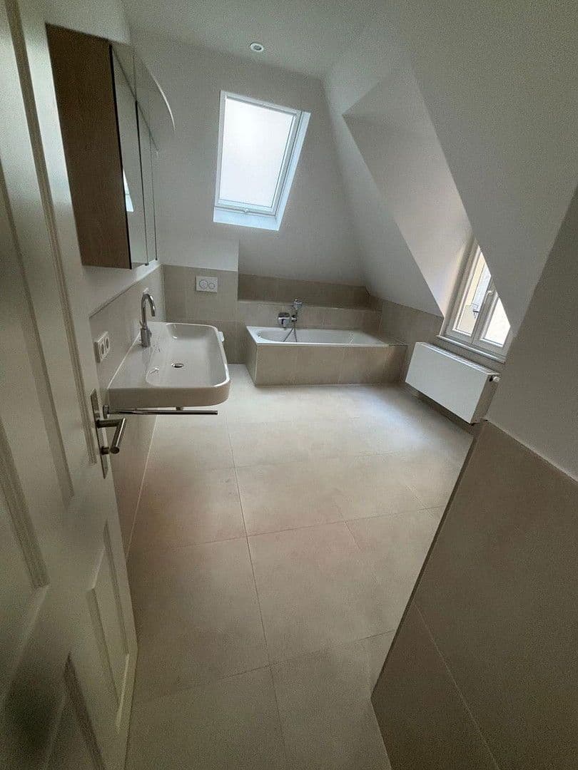 1 bedroom with open-plan kitchen flat to rent, 81 m², Niederwaldstraße, Wiesbaden, Hesse 1 bedroom with open-plan kitchen flat to rent, 81 m², Niederwaldstraße, Wiesbaden, Hesse