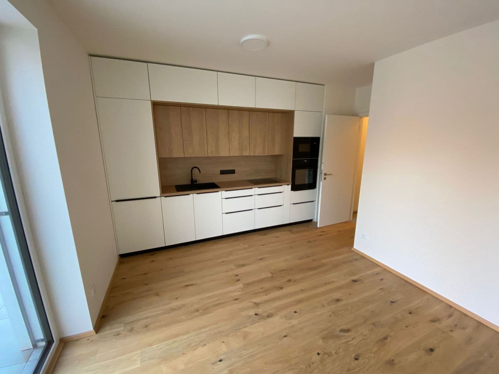 1 bedroom with open-plan kitchen flat to rent, 43 m², K Dubu, Prague, Prague 1 bedroom with open-plan kitchen flat to rent, 43 m², K Dubu, Prague, Prague