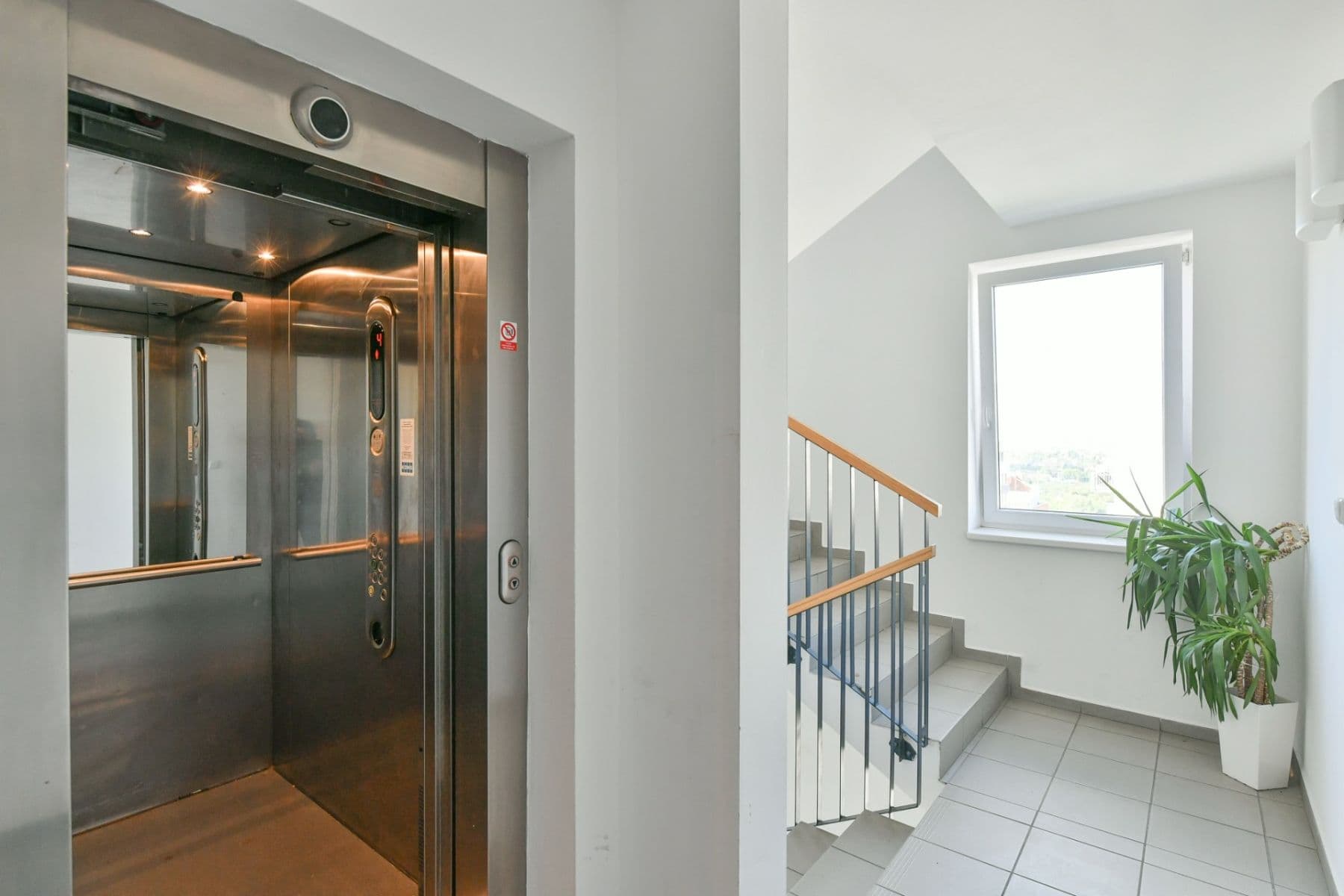 1 bedroom with open-plan kitchen flat to rent, 58 m², Šternovská, Prague, Prague 1 bedroom with open-plan kitchen flat to rent, 58 m², Šternovská, Prague, Prague