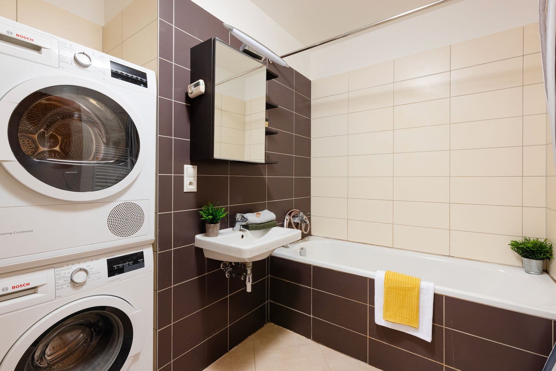 2 bedroom with open-plan kitchen flat for sale, 78 m², Na Míčánkách, Prague, Prague 2 bedroom with open-plan kitchen flat for sale, 78 m², Na Míčánkách, Prague, Prague