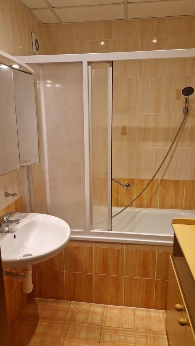 3 bedroom flat to rent, 69 m², Tunelářů, Prague, Prague 3 bedroom flat to rent, 69 m², Tunelářů, Prague, Prague