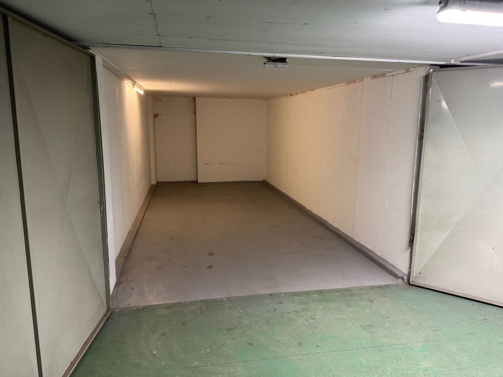 garage to rent, 18 m², Nušlova, Prague, Prague garage to rent, 18 m², Nušlova, Prague, Prague