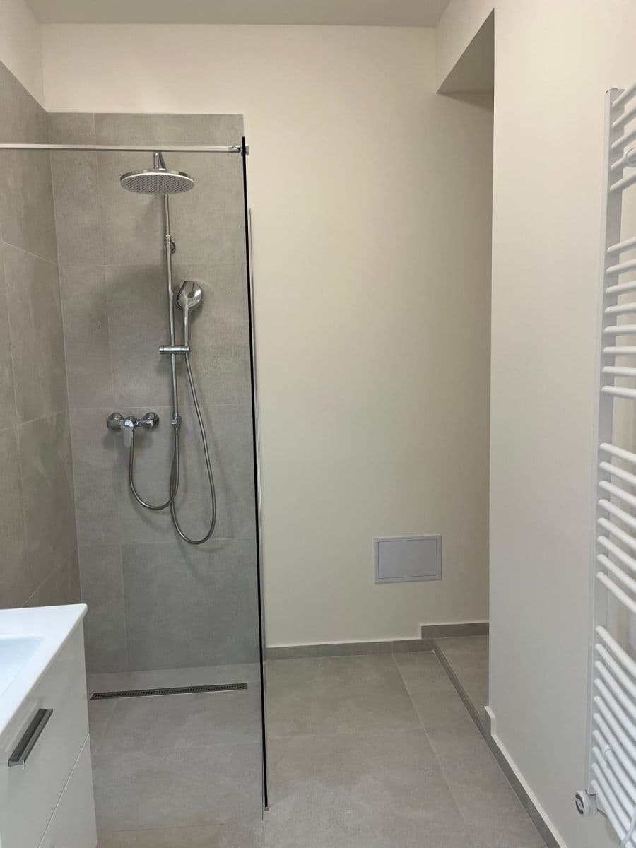 2 bedroom with open-plan kitchen flat to rent, 90 m², Šlikova, Prague, Prague 2 bedroom with open-plan kitchen flat to rent, 90 m², Šlikova, Prague, Prague