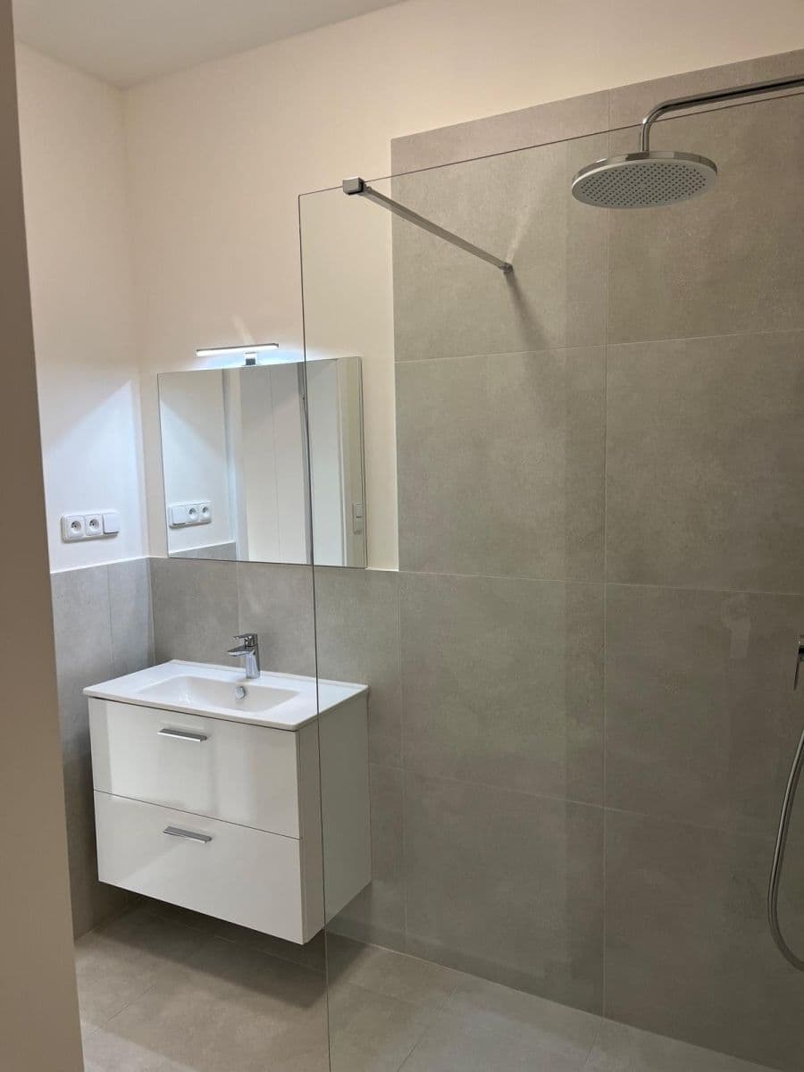 2 bedroom with open-plan kitchen flat to rent, 90 m², Šlikova, Prague, Prague 2 bedroom with open-plan kitchen flat to rent, 90 m², Šlikova, Prague, Prague