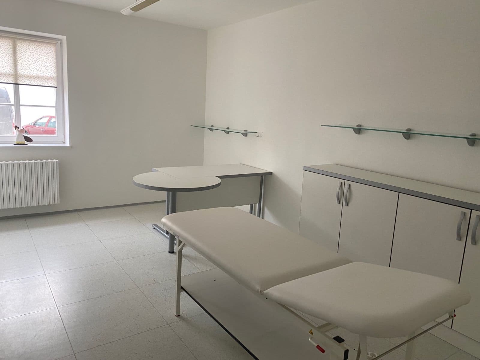 non-residential property to rent, 20 m², Květnové náměstí, Průhonice, Středočeský Region non-residential property to rent, 20 m², Květnové náměstí, Průhonice, Středočeský Region