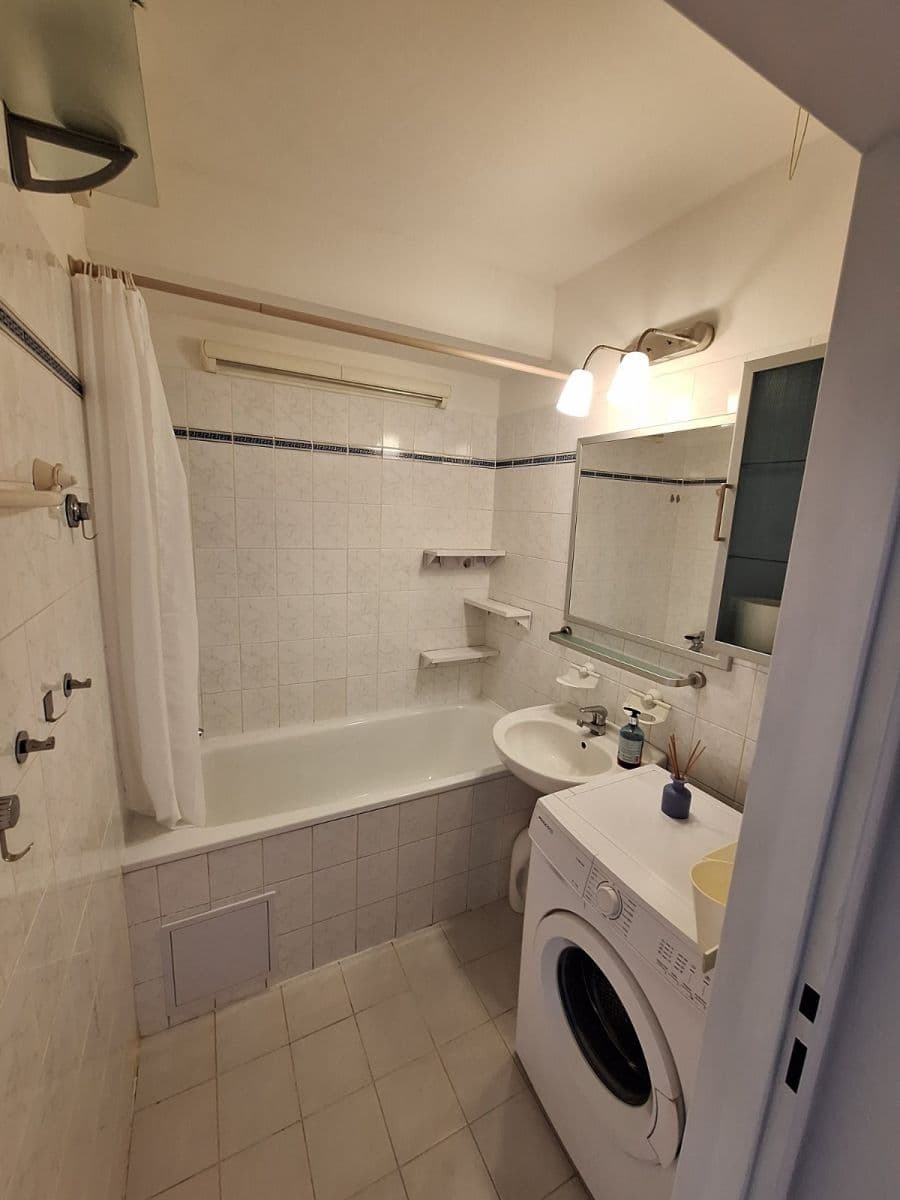 2 bedroom with open-plan kitchen flat to rent, 76 m², Bašteckého, Prague, Prague 2 bedroom with open-plan kitchen flat to rent, 76 m², Bašteckého, Prague, Prague