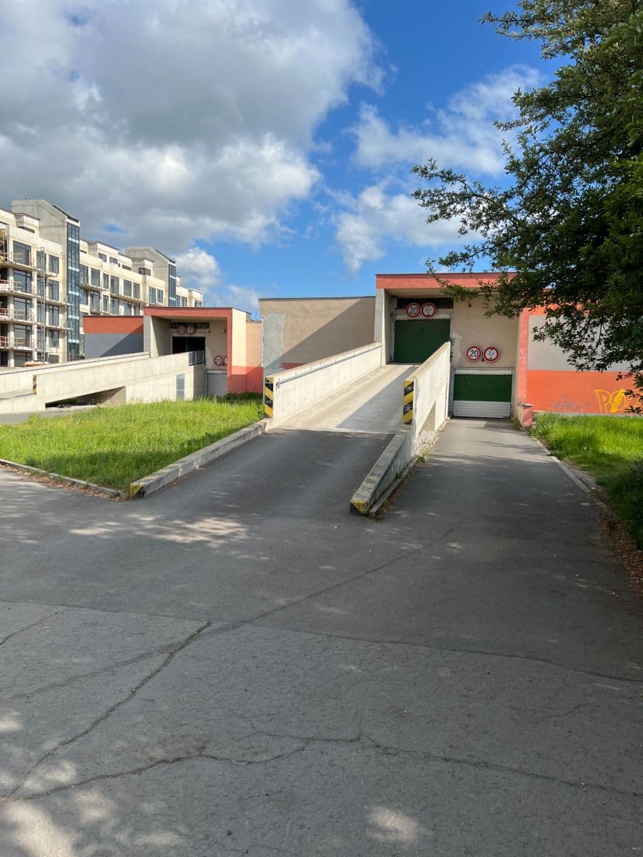 garage to rent, 16 m², Kladno, Středočeský Region garage to rent, 16 m², Kladno, Středočeský Region