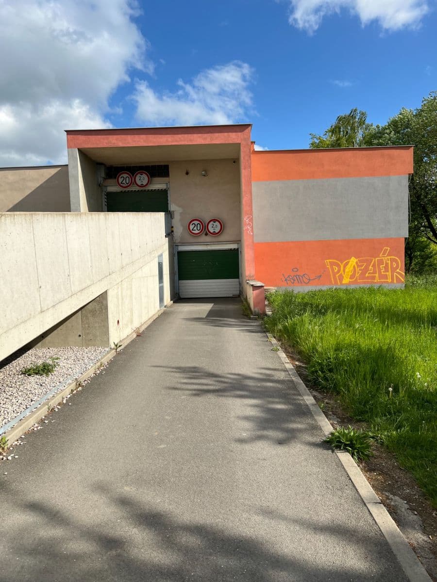 garage to rent, 16 m², Kladno, Středočeský Region garage to rent, 16 m², Kladno, Středočeský Region