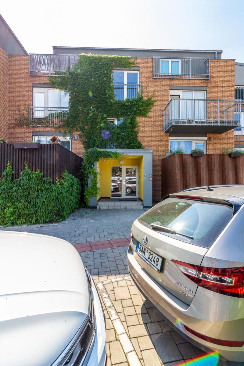 1 bedroom with open-plan kitchen flat for sale, 52 m², Hulanova, Prague, Prague 1 bedroom with open-plan kitchen flat for sale, 52 m², Hulanova, Prague, Prague