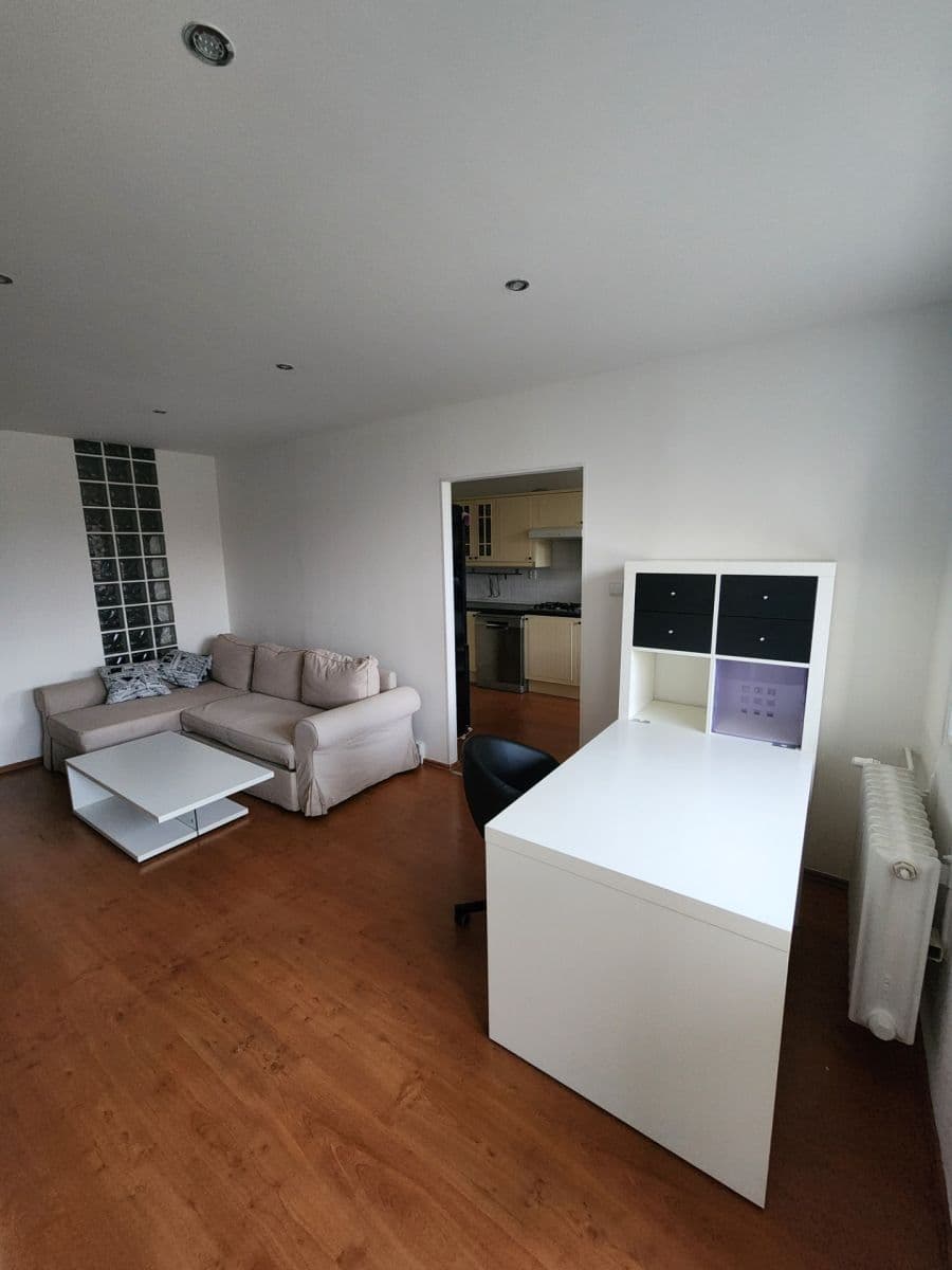 3 bedroom flat to rent, 68 m², K Lipám, Prague, Prague 3 bedroom flat to rent, 68 m², K Lipám, Prague, Prague