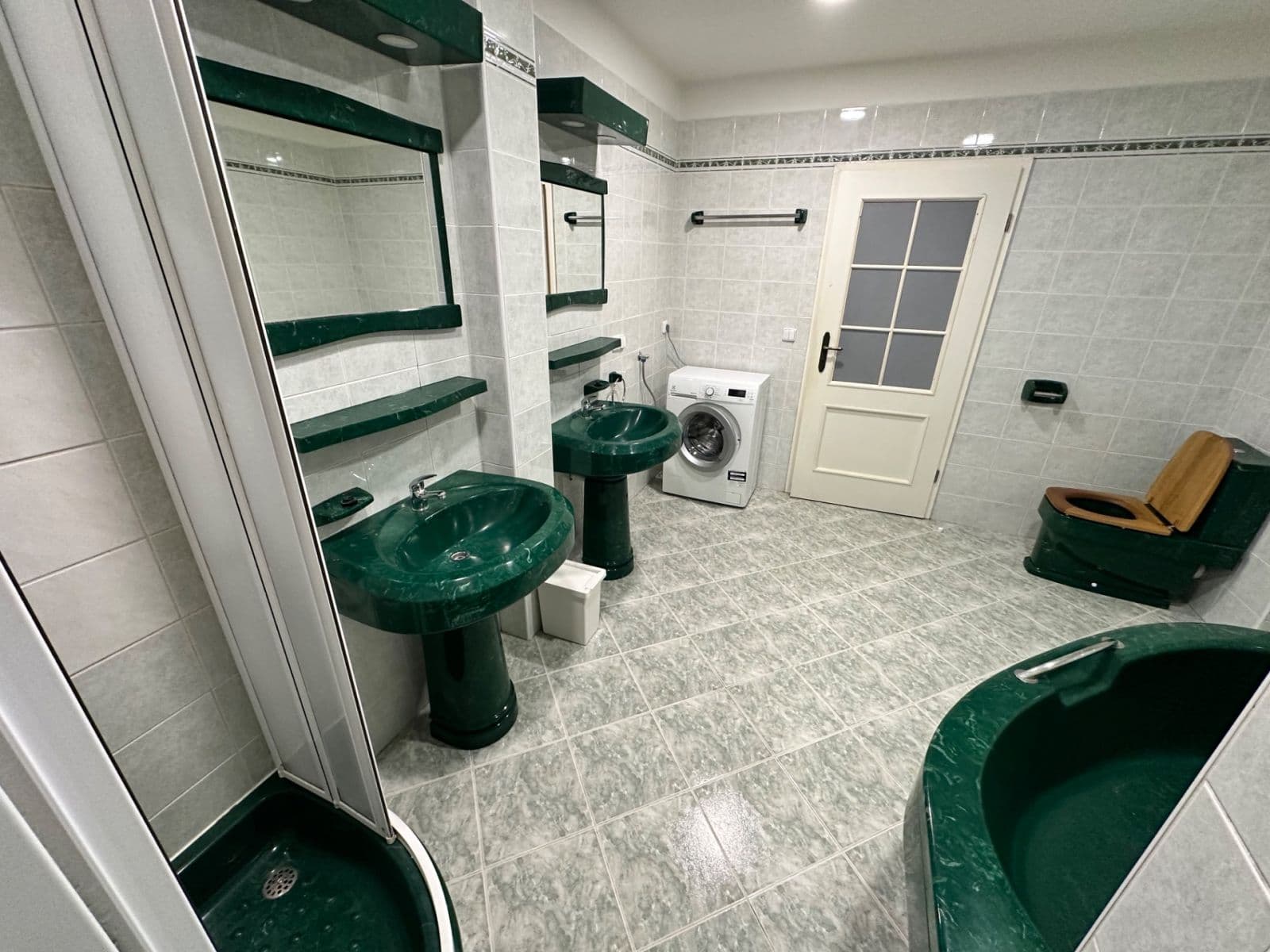 4 bedroom flat to rent, 144 m², Československé armády, Prague, Prague 4 bedroom flat to rent, 144 m², Československé armády, Prague, Prague