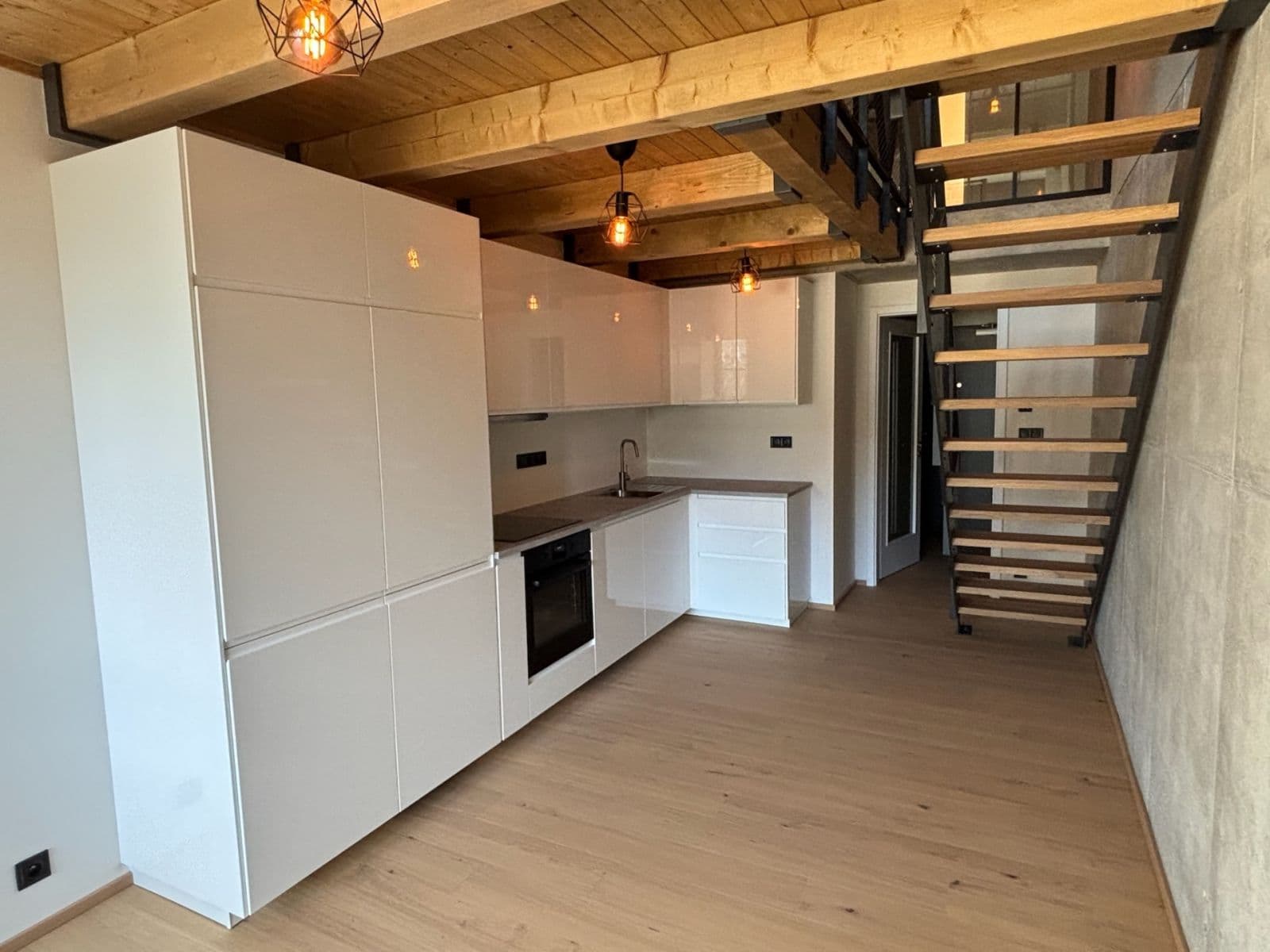 2 bedroom with open-plan kitchen flat to rent, 66 m², Kolbenova, Prague, Prague 2 bedroom with open-plan kitchen flat to rent, 66 m², Kolbenova, Prague, Prague