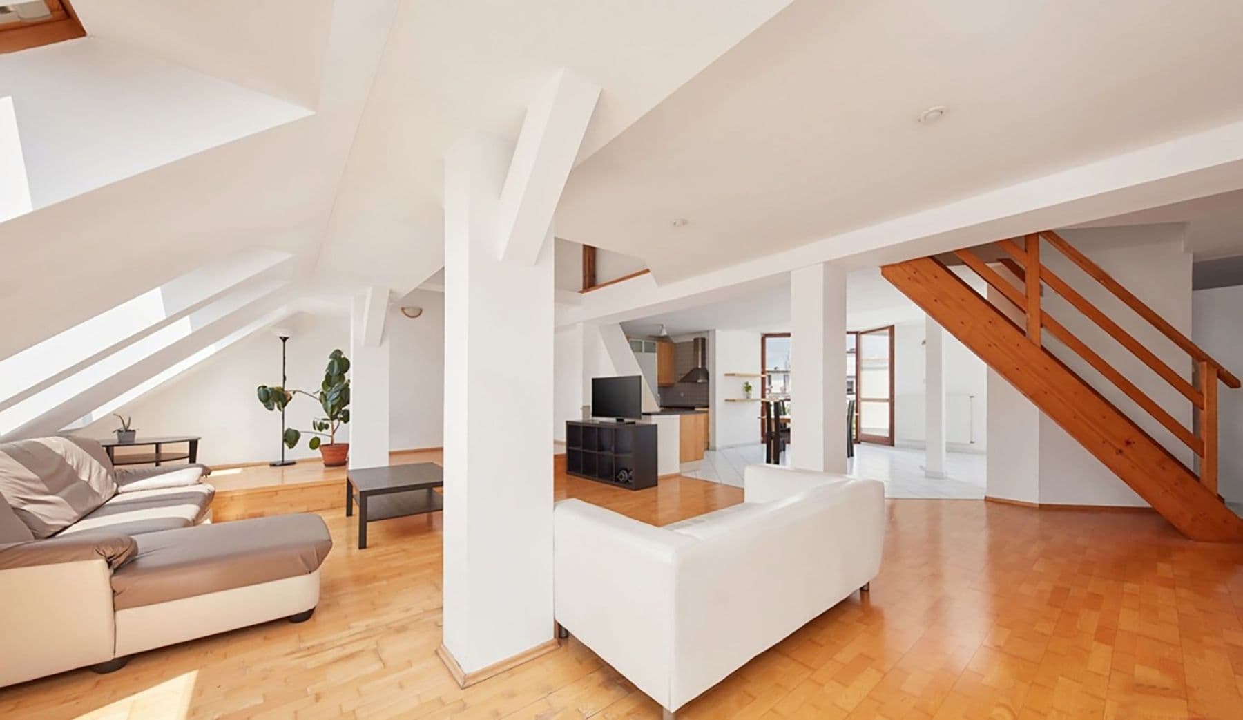 2 bedroom with open-plan kitchen flat to rent, 205 m², Mojmírova, Prague, Prague 2 bedroom with open-plan kitchen flat to rent, 205 m², Mojmírova, Prague, Prague