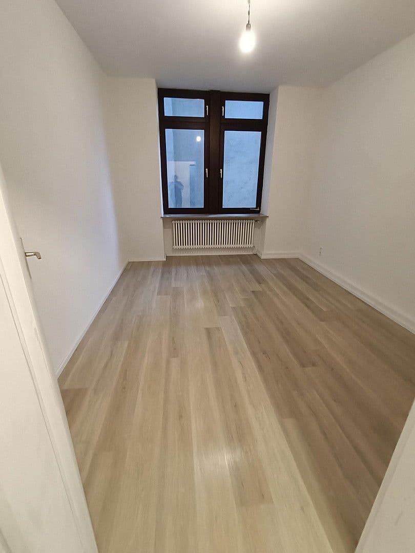 1 bedroom with open-plan kitchen flat to rent, 72 m², Ludwigshafen, Rhineland-Palatinate 1 bedroom with open-plan kitchen flat to rent, 72 m², Ludwigshafen, Rhineland-Palatinate