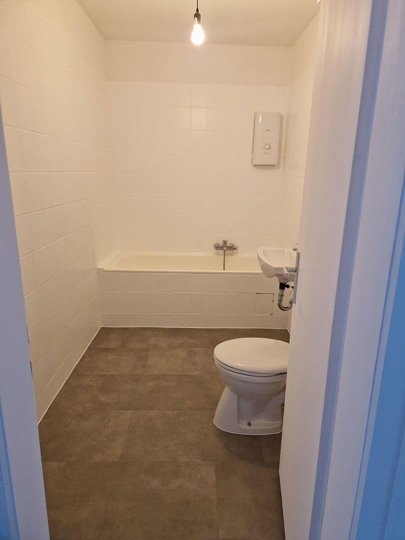 3 bedroom flat to rent, 70 m², Leimbacher Straße 50, Wuppertal, North Rhine-Westphalia 3 bedroom flat to rent, 70 m², Leimbacher Straße 50, Wuppertal, North Rhine-Westphalia