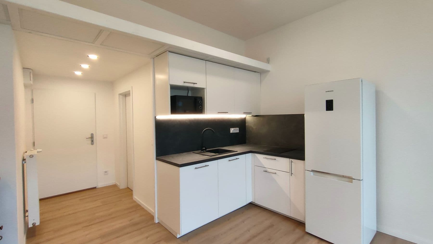 Studio flat to rent, 32 m², Evropská, Prague, Prague Studio flat to rent, 32 m², Evropská, Prague, Prague