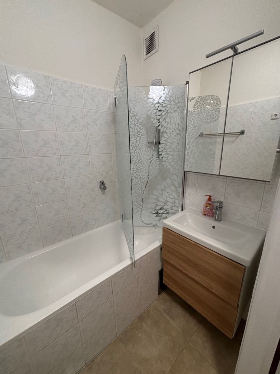 3 bedroom flat to rent, 85 m², Gončarenkova, Prague, Prague 3 bedroom flat to rent, 85 m², Gončarenkova, Prague, Prague