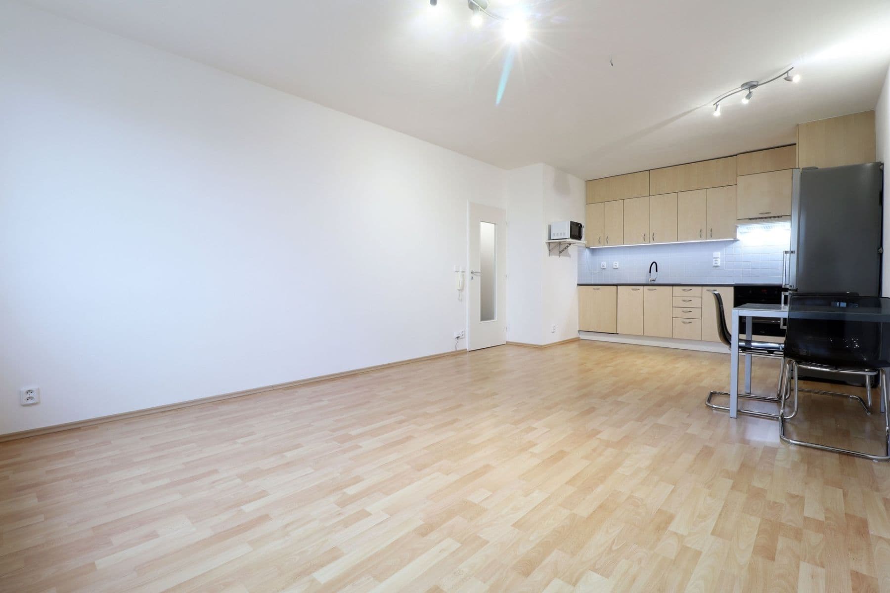 1 bedroom with open-plan kitchen flat to rent, 51 m², Sluneční náměstí, Prague, Prague 1 bedroom with open-plan kitchen flat to rent, 51 m², Sluneční náměstí, Prague, Prague