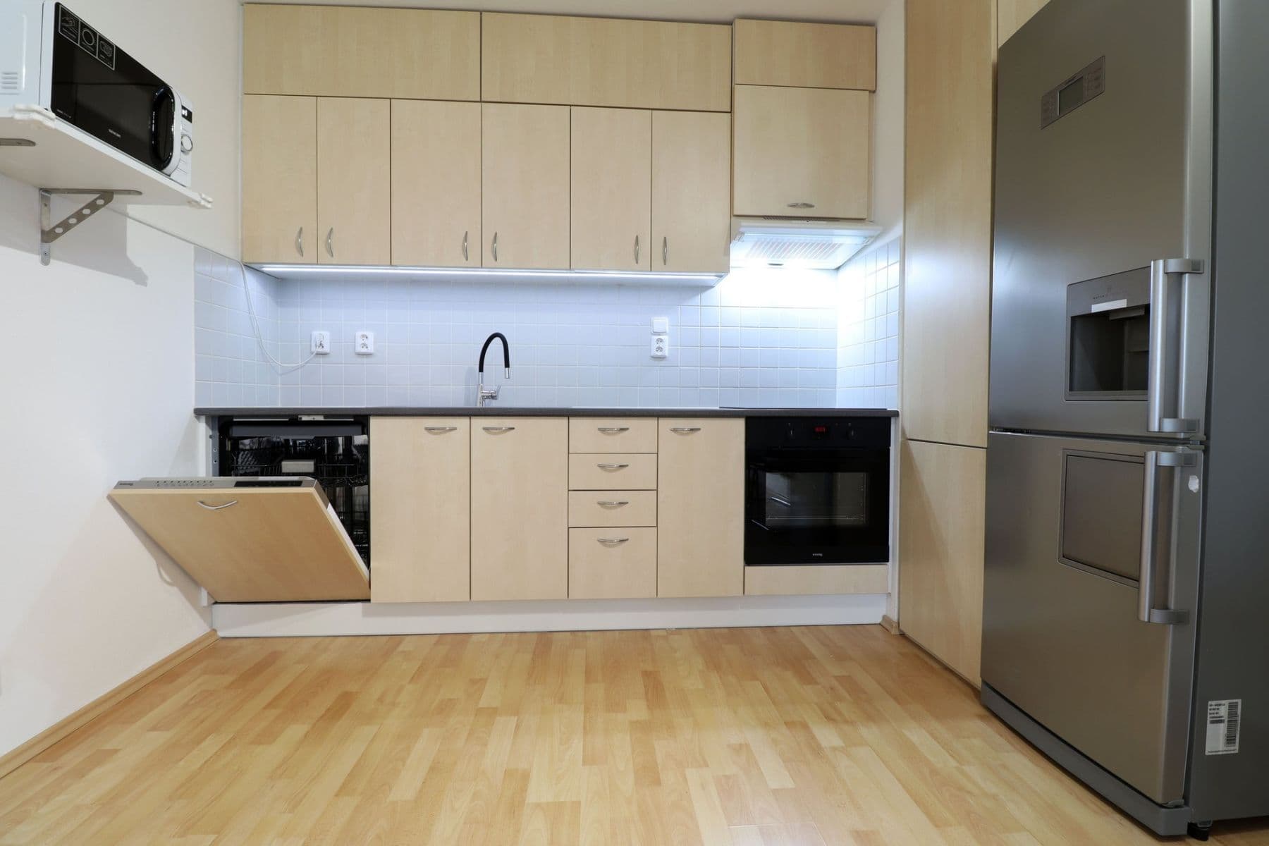 1 bedroom with open-plan kitchen flat to rent, 51 m², Sluneční náměstí, Prague, Prague 1 bedroom with open-plan kitchen flat to rent, 51 m², Sluneční náměstí, Prague, Prague