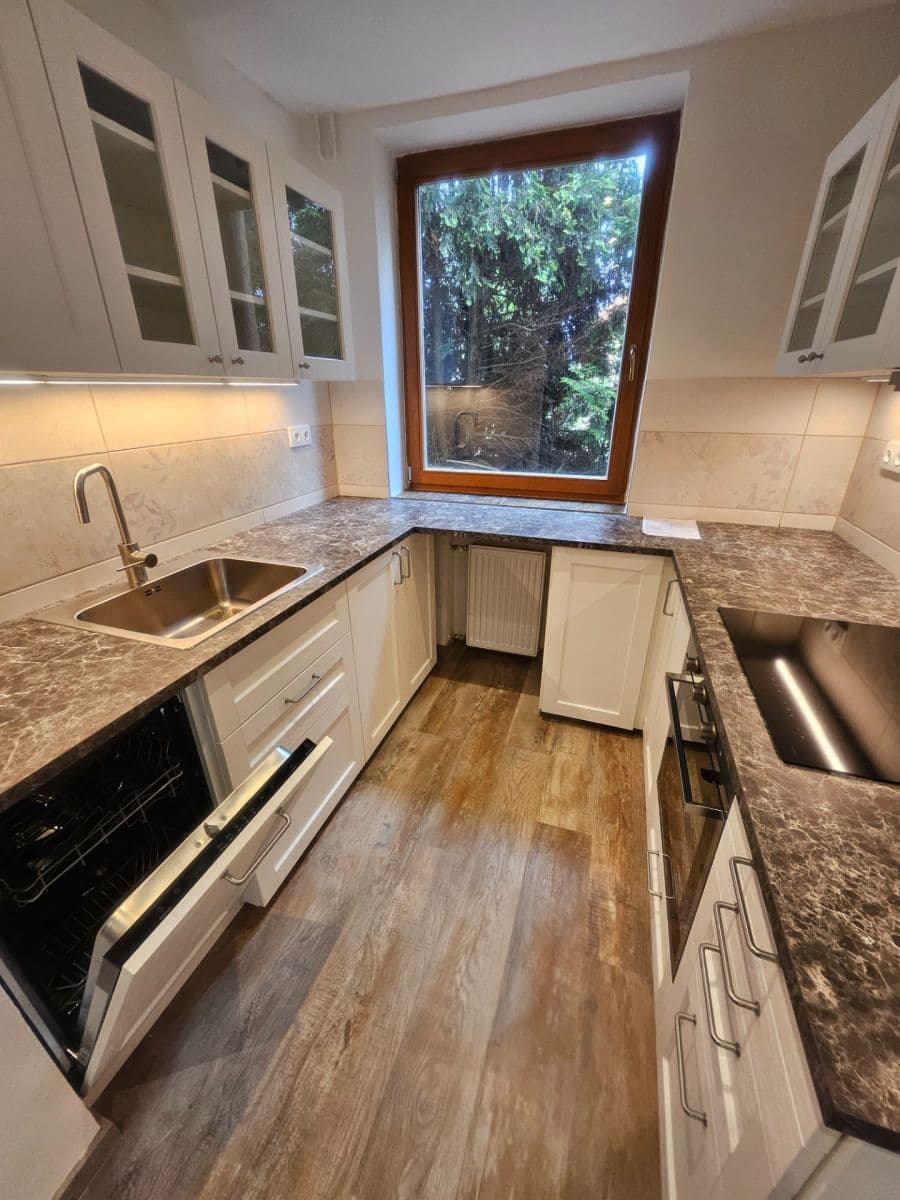 2 bedroom with open-plan kitchen flat to rent, 60 m², Nad Obcí II, Prague, Prague 2 bedroom with open-plan kitchen flat to rent, 60 m², Nad Obcí II, Prague, Prague