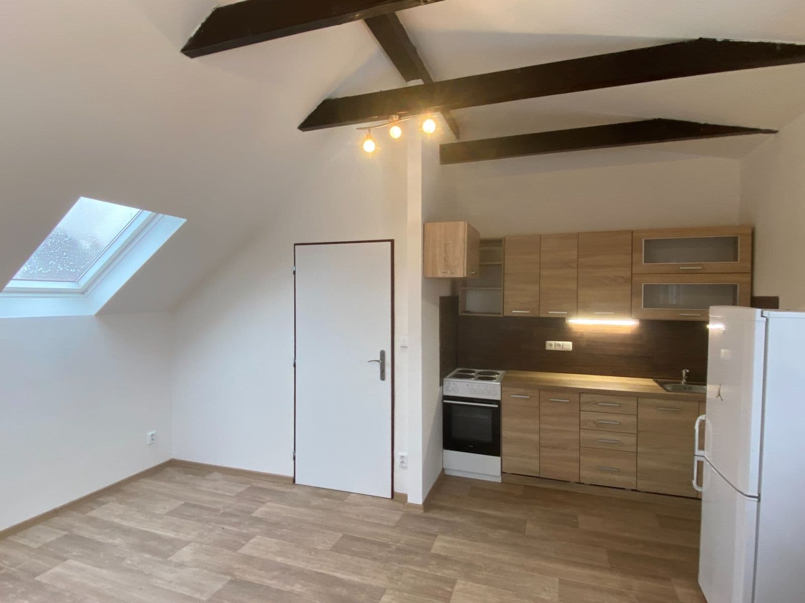 Studio flat to rent, 33 m², Nádražní, Líbeznice, Středočeský Region Studio flat to rent, 33 m², Nádražní, Líbeznice, Středočeský Region