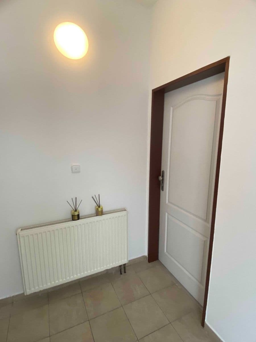 Studio flat to rent, 33 m², Nádražní, Líbeznice, Středočeský Region Studio flat to rent, 33 m², Nádražní, Líbeznice, Středočeský Region