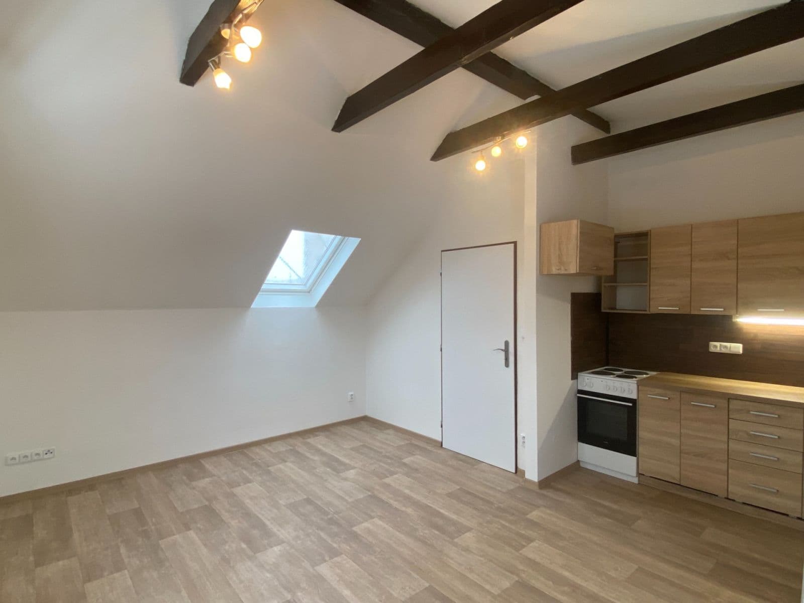 Studio flat to rent, 33 m², Nádražní, Líbeznice, Středočeský Region Studio flat to rent, 33 m², Nádražní, Líbeznice, Středočeský Region