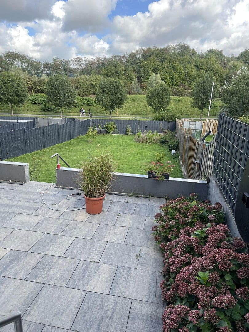 house to rent, 260 m², Herrmann Rinne Str. 34, Duisburg, North Rhine-Westphalia house to rent, 260 m², Herrmann Rinne Str. 34, Duisburg, North Rhine-Westphalia